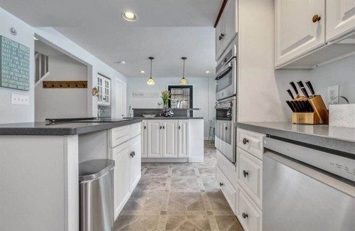 Kennebunk House | Pet friendly 5-bedroom coastal retreat sleeps 16