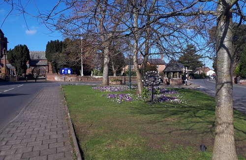 Rowton Apartment | Pet Friendly - 7 Guests - Idyllic Village