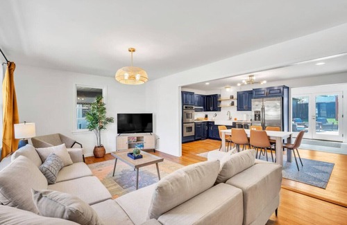 Greenville House | Pet-friendly 8Beds+ Pool & Firepit, 3min to Furman