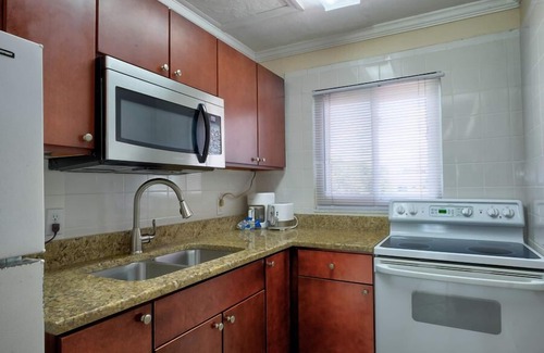 Bradenton Beach Condo | Pet-friendly and really close to beach!