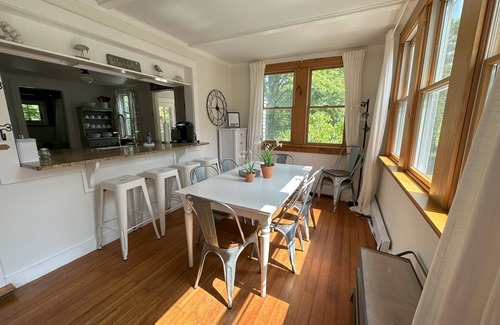 West Brewster House | Pet Friendly and close to Paine's Creek Beach!