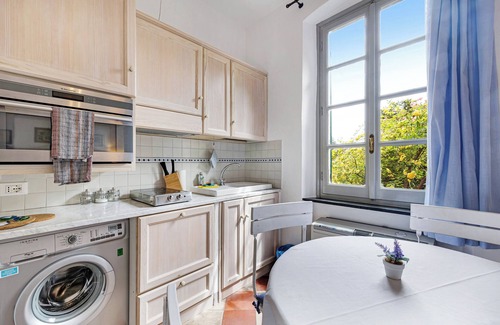 Finalborgo Apartment | Pet-Friendly Apartment Monolocale Isotta with Mountain View, Balcony & Wi-Fi