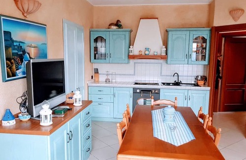 Azzano Apartment | Pet-friendly Apartment in a villa A Kind of Magic with Lake View, Outdoor Pool, Garden & Wi-Fi