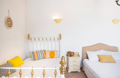 Sikinos House | Pet-Friendly Apartment 'Kimolos' with Sea View, Whirlpool & Wi-Fi