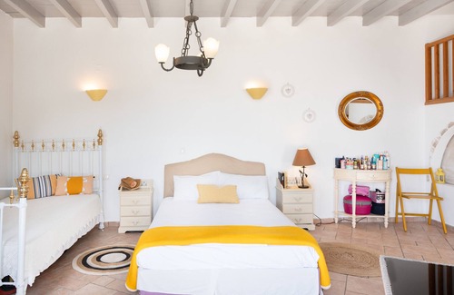 Sikinos House | Pet-Friendly Apartment 'Kimolos' with Sea View, Whirlpool & Wi-Fi