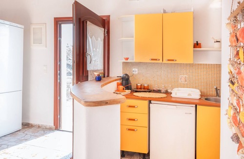 Sikinos Apartment | Pet-Friendly Apartment 'Milos' with Sea View Wi-Fi