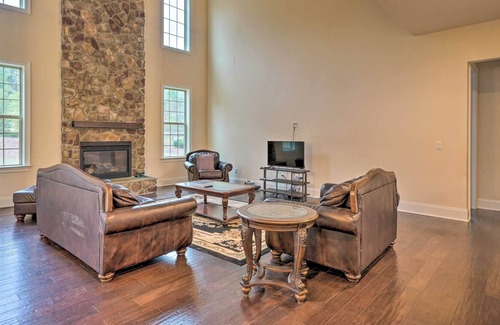 Apex House | Pet-Friendly Apex Home ~10 Mi to Jordan Lake!