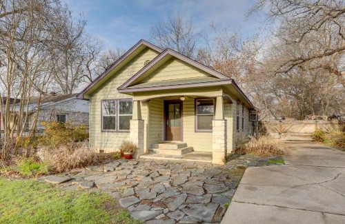 Govalle House | Pet-Friendly Austin Home with Private Yard and Deck!