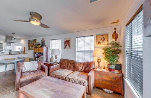 Govalle House | Pet-Friendly Austin Home with Private Yard and Deck!