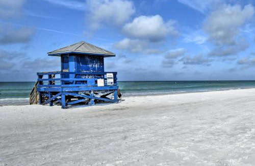 Sarasota House | Pet-Friendly Beach Home with Patio, 8 Mi to Shore