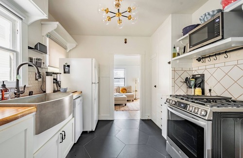 South Park House | Pet-Friendly Blanca Bungalow Artist Retreat in sunny San Diego