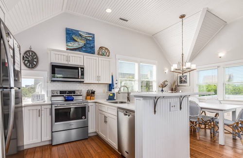 South Beach House | Pet friendly cottage across from beach access, ocean views!
