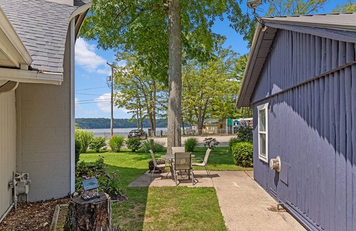 Newaygo Cabin | Pet-friendly Cabin: Dock, Kayaks, Firepit, BBQ