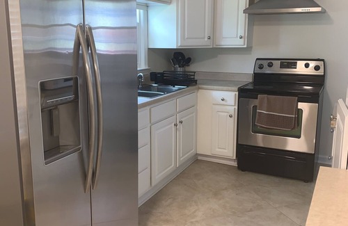 Roanoke House | Pet Friendly Cape Cod House