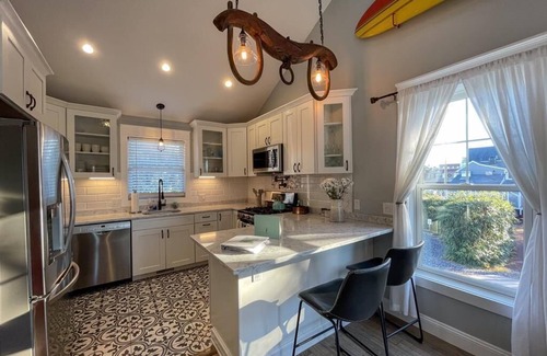 Cape May House | Pet Friendly Carriage House Walkable to Beach