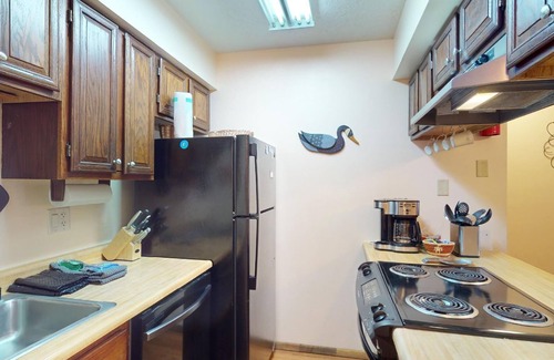 Angel Fire Condo | Pet Friendly | Close to Lifts | Fireplace | Charming | Angel Fire Chalet 52