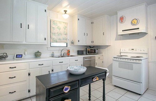 Bay St Louis House | PET FRIENDLY, Close to the Beach, Downtown Bay St Louis, Fishing, and More!