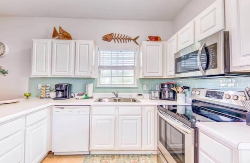 Orange Beach Villa | Pet Friendly - Close to Beach - The Wharf - Sports