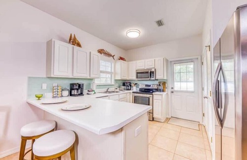 Orange Beach Villa | Pet Friendly - Close to Beach - The Wharf - Sports