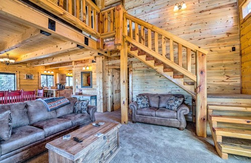 Cloudcroft House | Pet-Friendly Cloudcroft Cabin Walk to Shop, Food