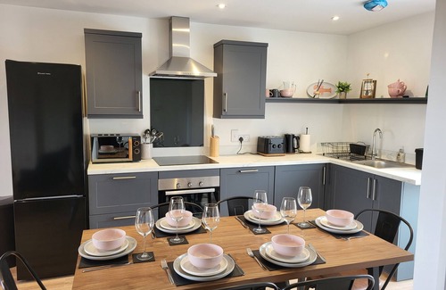 Kilgetty Cottage | Pet Friendly Cottage with Sea Views