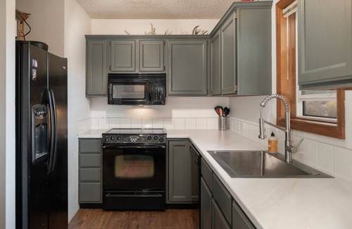 Grand Lake Cabin | Pet Friendly! Cozy Modern Cabin Surrounded by Nature