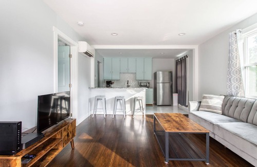 Inglewood House | Pet friendly! Cozy Patio! Home with Yard!
