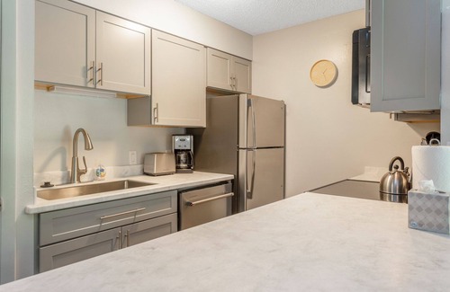 Vail Condo | Pet Friendly Creekside Condo - On Free Bus Route - Patio w/Grill
