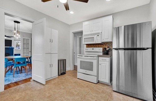 Clinton Cottage | Pet Friendly Cute Cottage - Walk to PC/Downtown