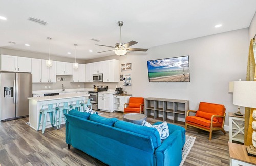 East Hill House | Pet Friendly East Hill New Build - Walk to Graffiti Bridge - Close to Downtown and Pensacola Beach
