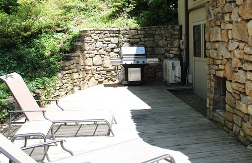 Gatlinburg - Pigeon Forge Ski Chalet | Pet-Friendly, Expanisve Mountain Views With Hot Tub — Book Today!