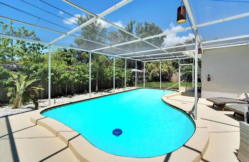 St. Petersburg - Clearwater House | Pet-friendly Family Retreat with Pool in St Pete