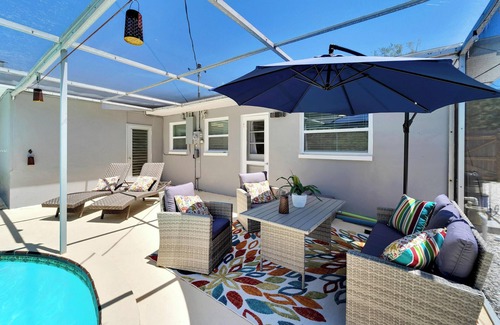 St. Petersburg - Clearwater House | Pet-friendly Family Retreat with Pool in St Pete