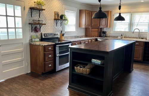 Clayton House | Pet Friendly|Fenced In|DT Clayton|Walkable