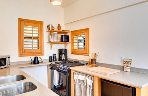 Flagstaff Apartment | Pet-Friendly Flagstaff Studio Cabin with Patio