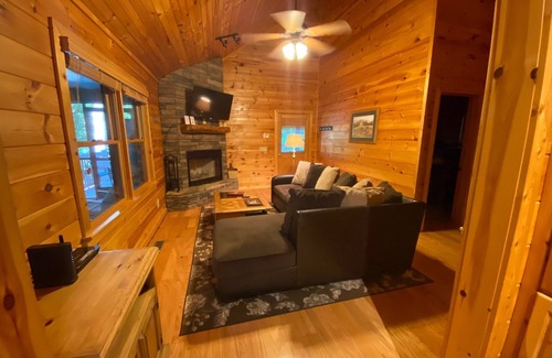 Copperhill House | Pet friendly! *Free Whitewater Rafting & Ziplining* Affordable Dog Friendly Cabin with so many amenities, you'll never want to leave!