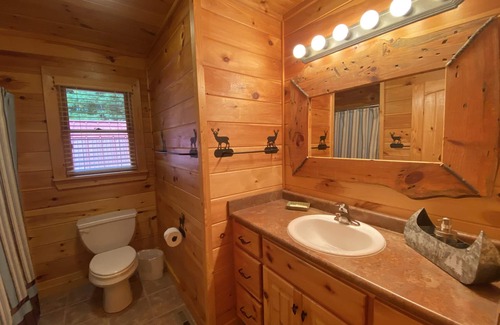 Copperhill House | Pet friendly! *Free Whitewater Rafting & Ziplining* Affordable Dog Friendly Cabin with so many amenities, you'll never want to leave!