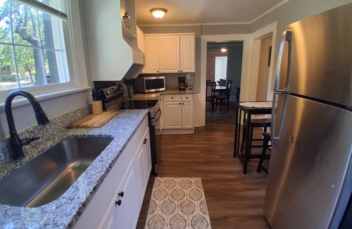 Greenville House | Pet-Friendly Furnished 4BR/2B Historic Greenville Bungalow w/Fenced Yard & Deck