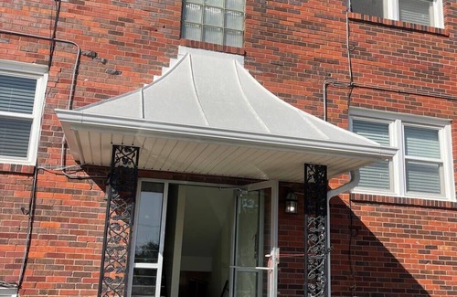 Joslyn Castle Apartment | Pet-Friendly Gem near Blackstone and UNMC