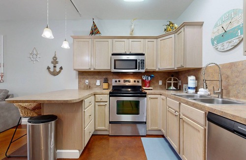 Corpus Christi Condo | Pet Friendly, Golf Cart Accessible, Shared Heated Pool