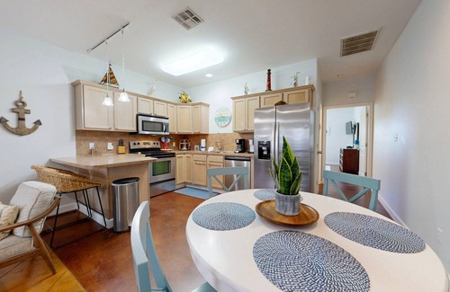 Corpus Christi Condo | Pet Friendly, Golf Cart Accessible, Shared Heated Pool