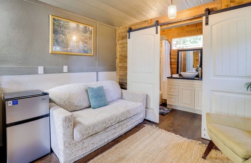 Grove Apartment | Pet-Friendly Grand Lake Studio w/Outdoor Space