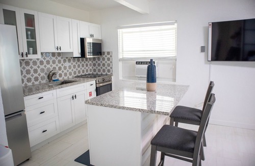 Marathon Cottage | Pet Friendly Half-Duplex Cottage with kayaks and 40' Slip Option at Marina