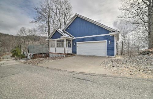 Harbor Springs House | Pet-Friendly Harbor Springs Home Hot Tub and Pool!