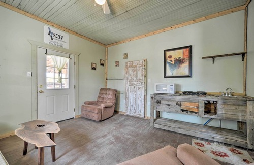 Harper House | Pet-Friendly Harper Farmhouse w/Large Deck!