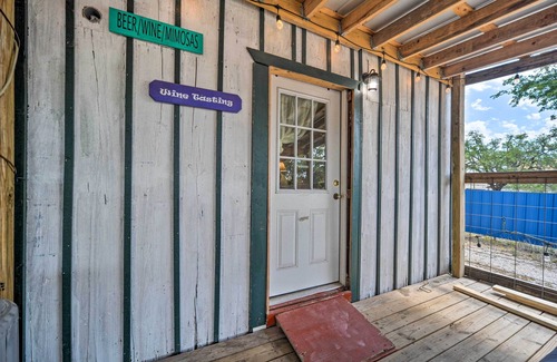 Harper House | Pet-Friendly Harper Farmhouse w/Large Deck!
