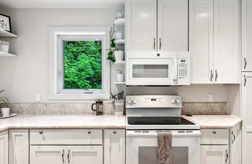Quechee House | Pet-Friendly, Heart of Quechee - Jay Hill Home
