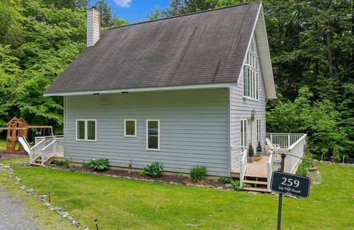 Quechee House | Pet-Friendly, Heart of Quechee - Jay Hill Home