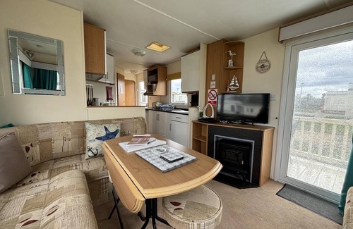 Chapel Saint Leonards Cabin | Pet friendly holiday home on Golden Palm, Skegness
