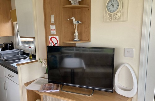 Chapel Saint Leonards Cabin | Pet friendly holiday home on Golden Palm, Skegness